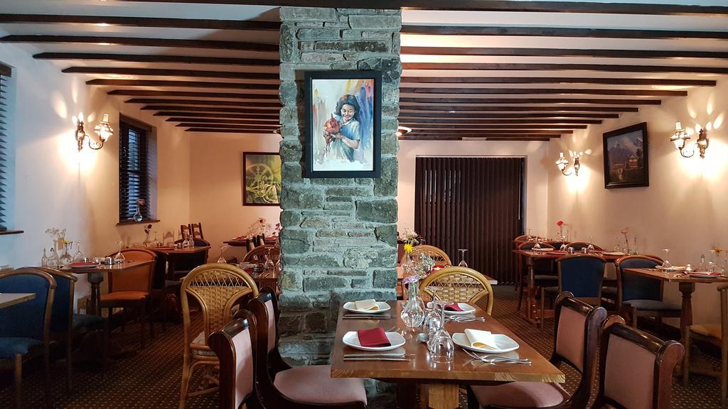 New Gurkha Inn Brecon Ngoại thất bức ảnh