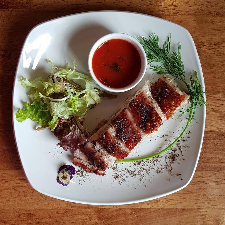 New Gurkha Inn Brecon Ngoại thất bức ảnh